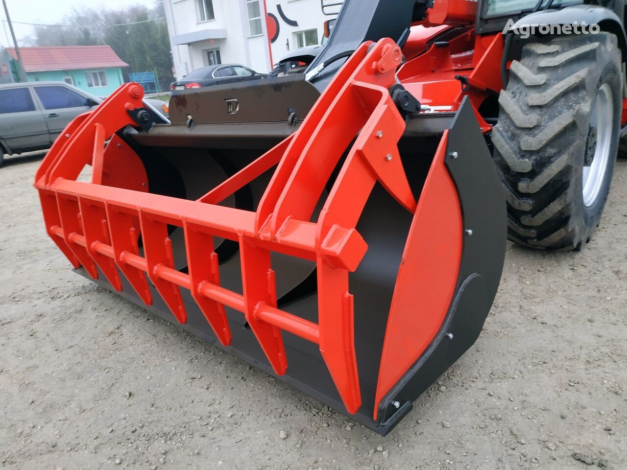 new Manitou silage bucket
