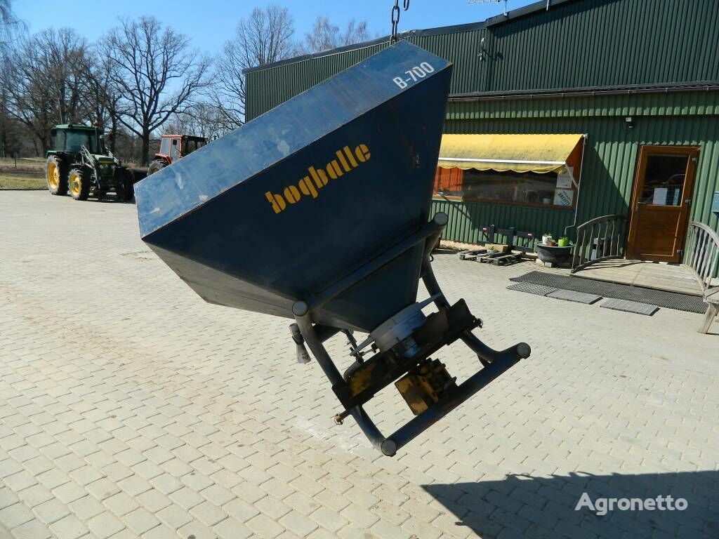 Bogballe B700 mounted fertilizer spreader