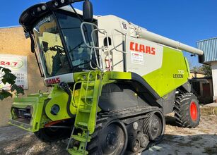 Claas LEXION 760 TT grain harvester