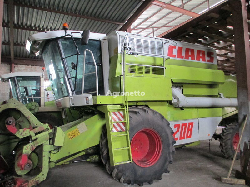 Claas Rozborka Mega 208 grain harvester