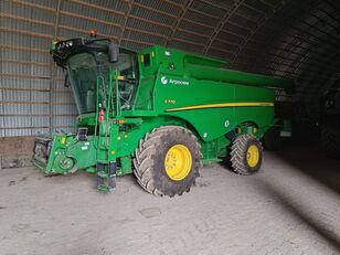 John Deere S 700/S 770 grain harvester