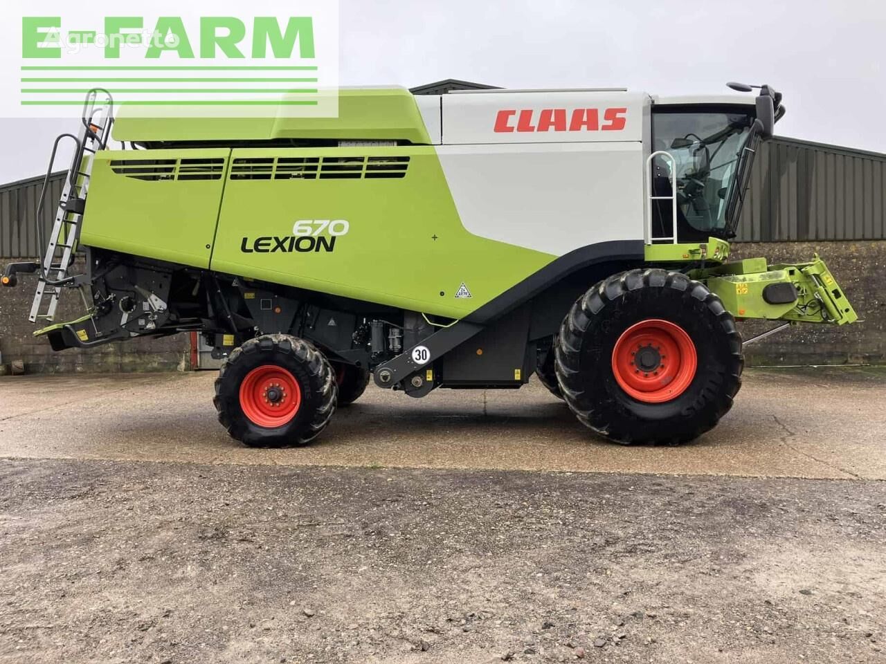 LEXION 670 M T4F grain harvester