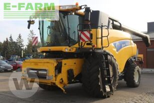 New Holland cr 9090 allrad grain harvester