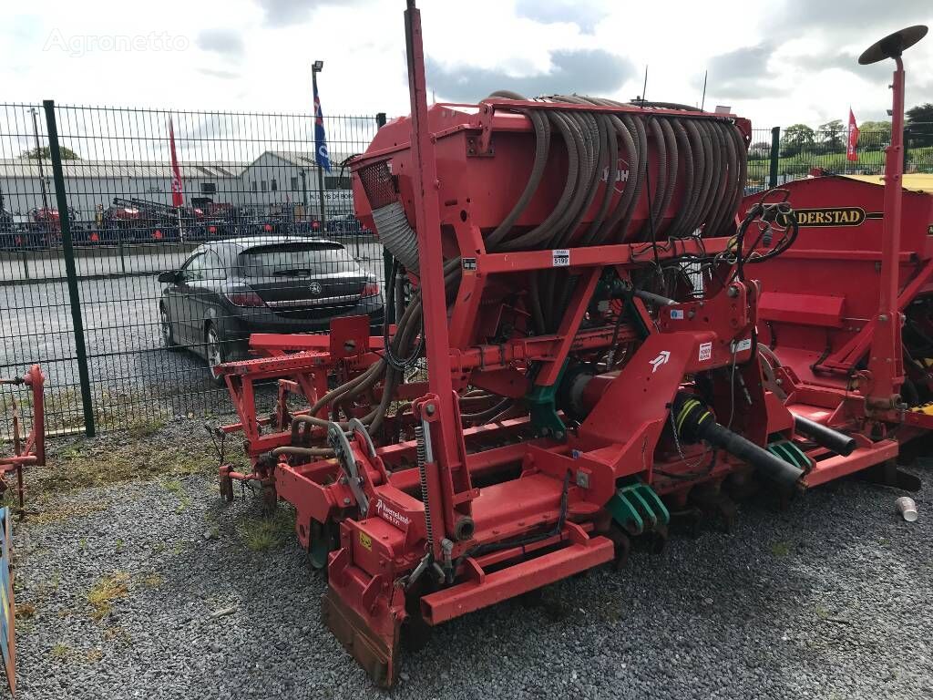 Kuhn LC302 pneumatic seed drill