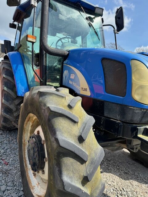 New Holland TL90 wheel tractor
